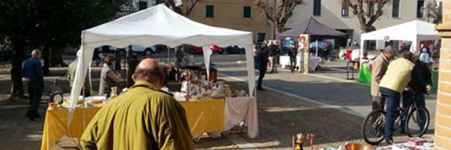 Mercato dell'antiquariato e delle carinerie 2015
